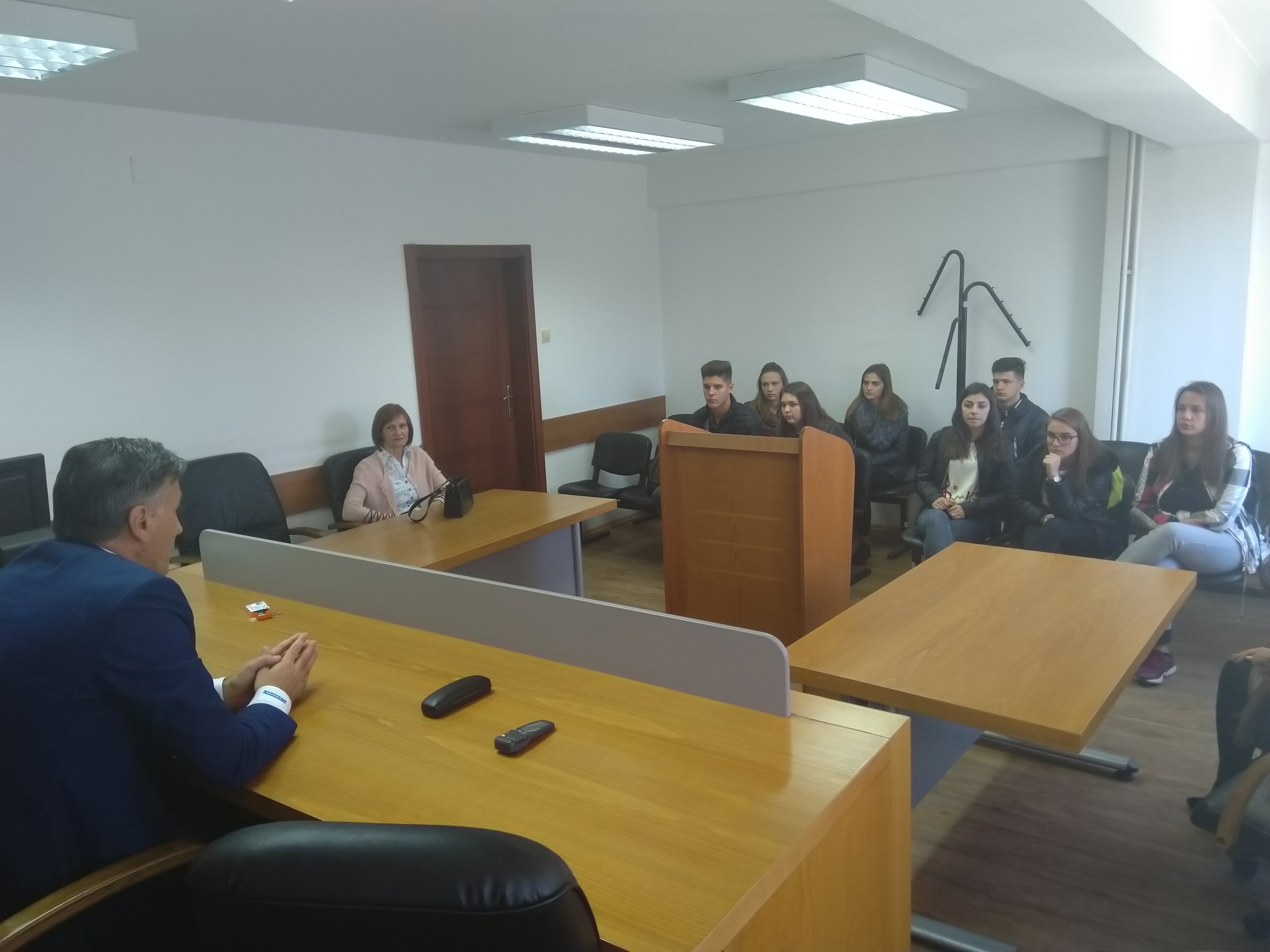 Запознавање со работата на судот на учениците од страна на Претседателот на судот Запознавање со работата на судот на учениците од страна на Претседателот на судот